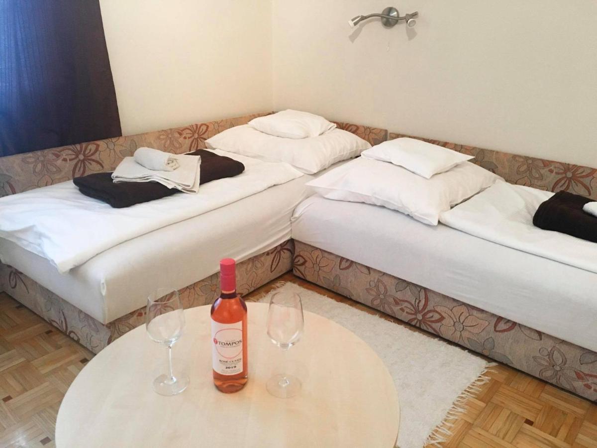 Hotel Tompos Vendeghaz Es Pince Villány Exteriér fotografie